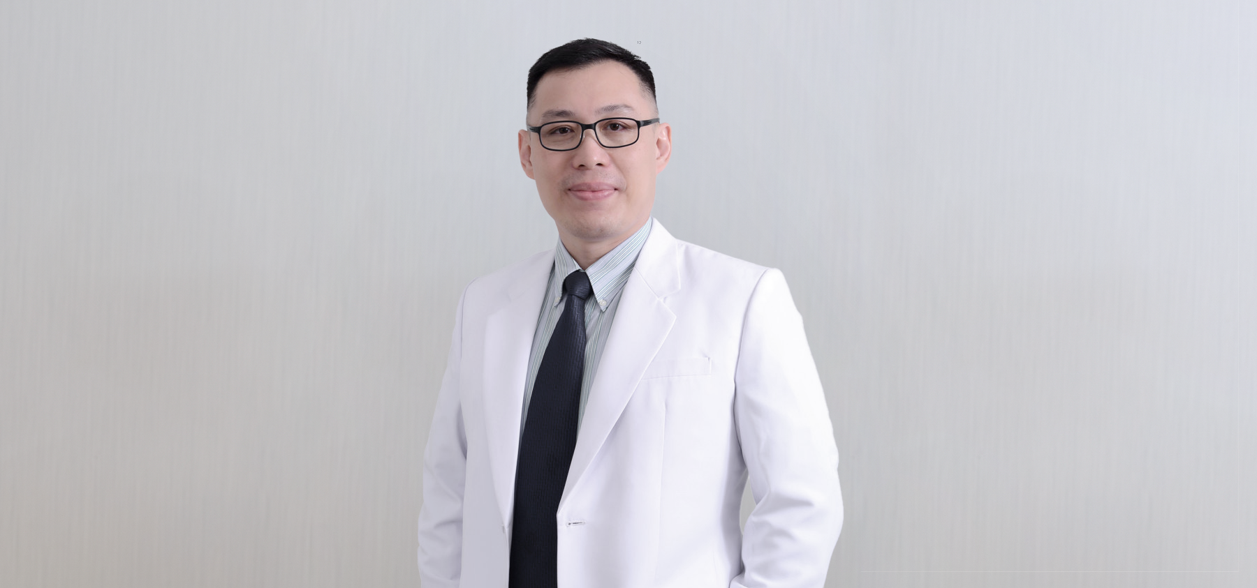 KMN EyeCare - Dr. Henry Warouw , SpM