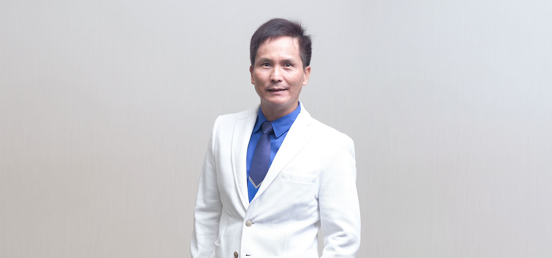KMN EyeCare - Dr. R. Viktor Rasoebala , SpM