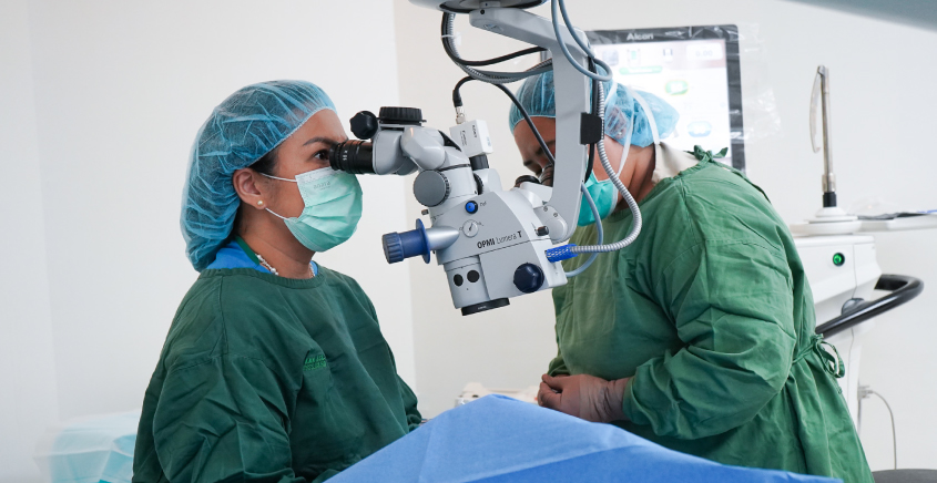 Operasi Katarak Biasa vs. Laser Catalys: Mana yang Terbaik untuk Mata Anda?